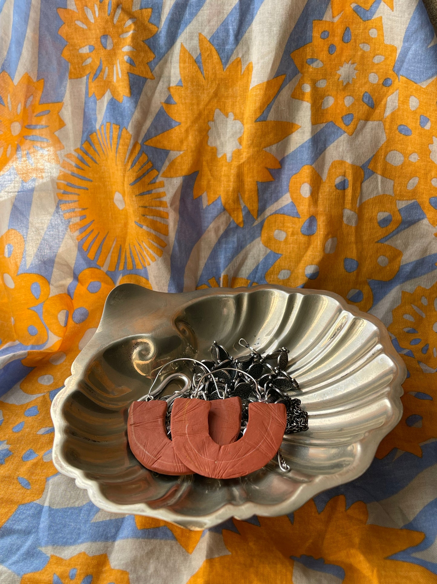 Metal shell trinket dish