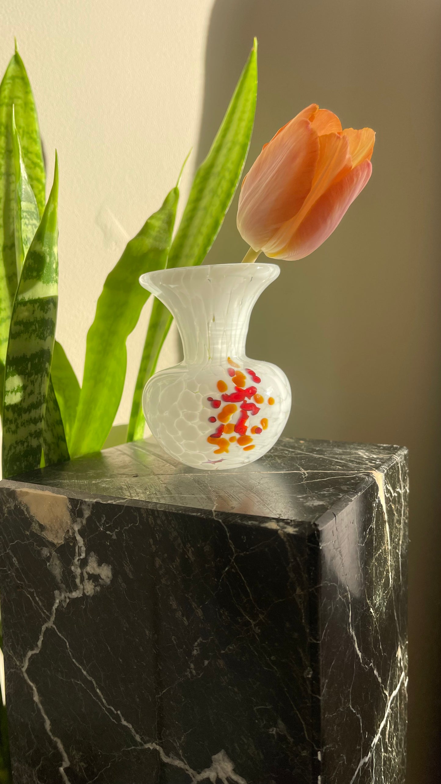 White tortoisehell vase