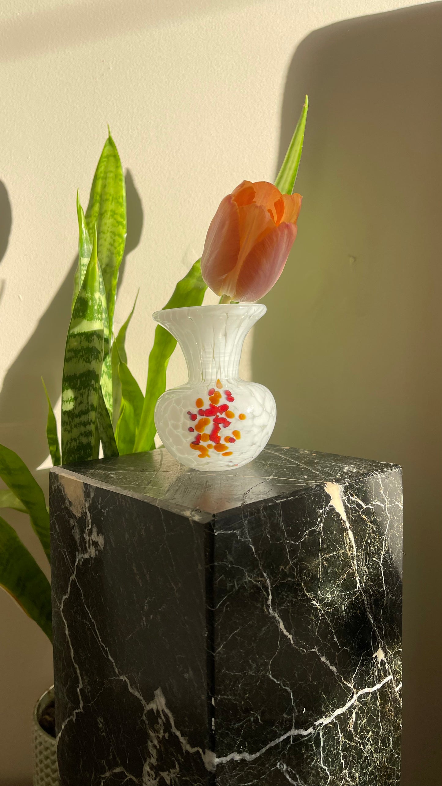 White tortoisehell vase