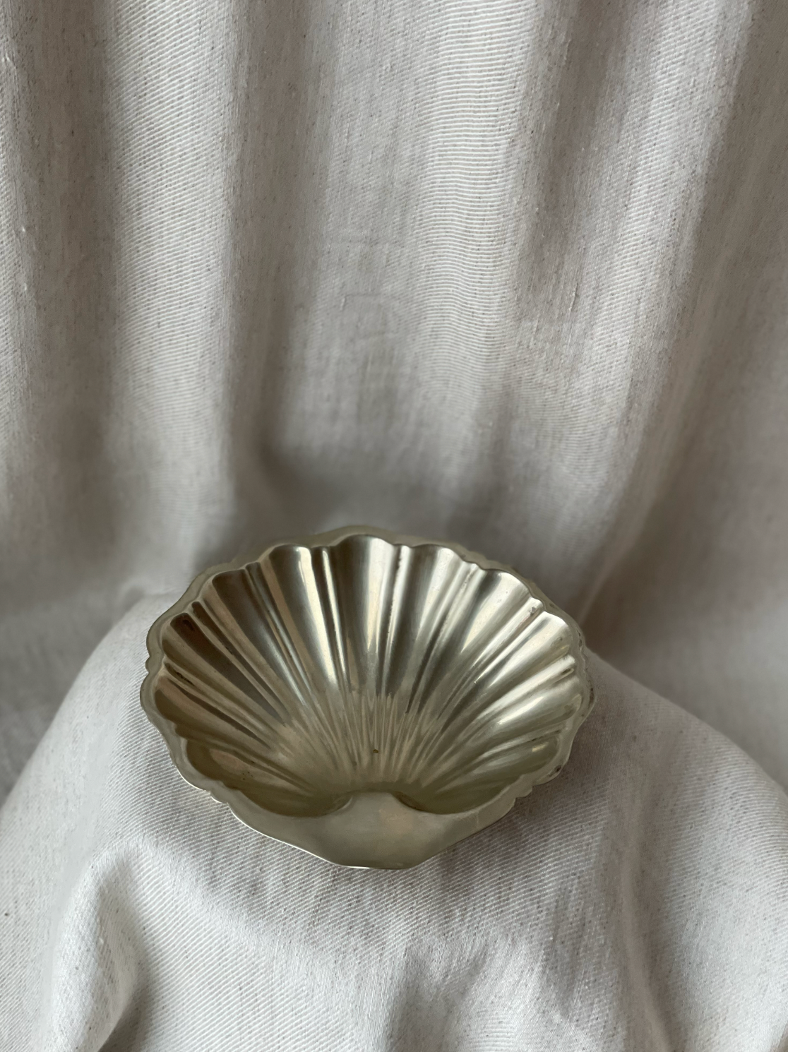 Metal shell trinket dish