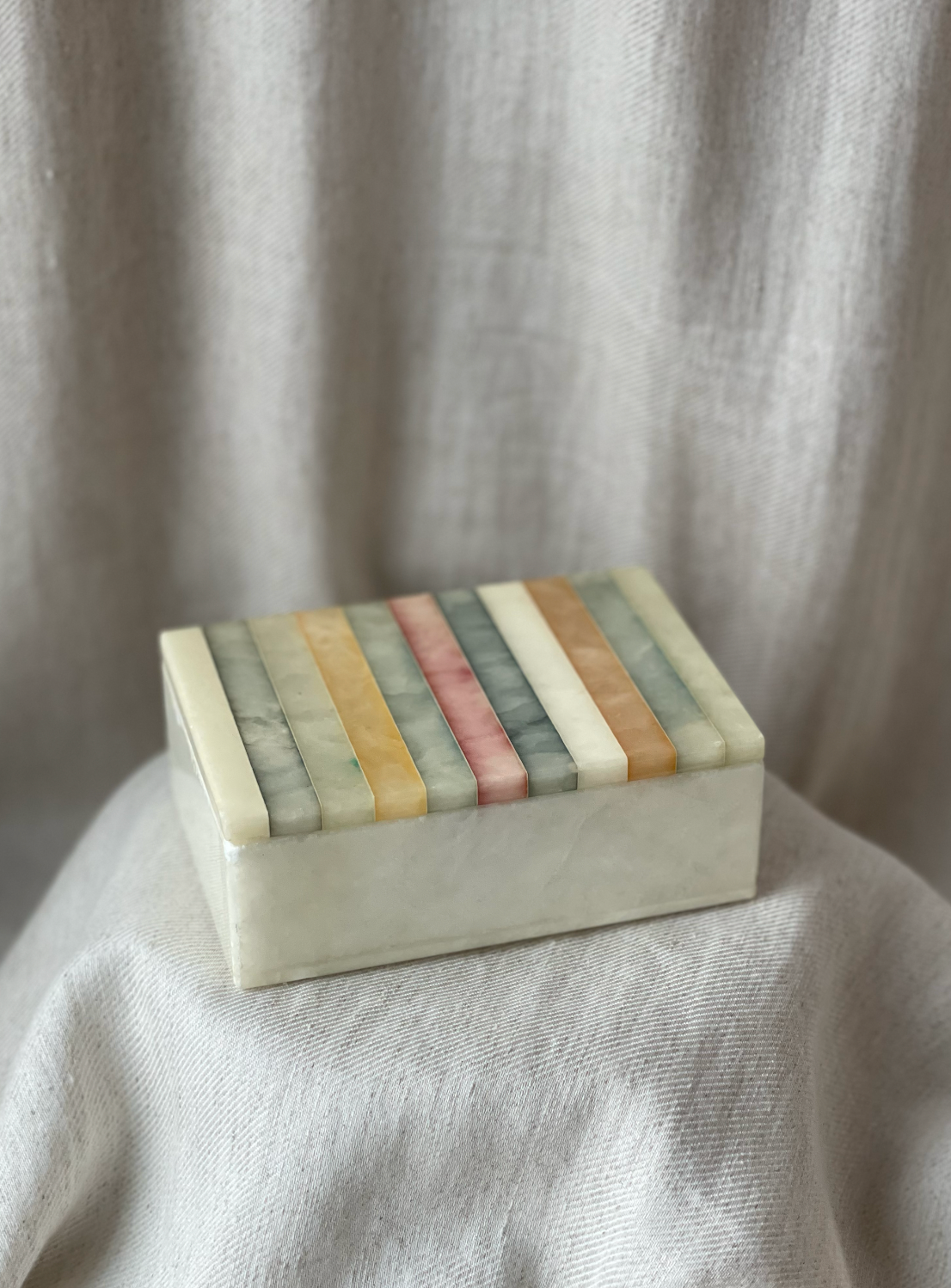 Striped marble soap dish