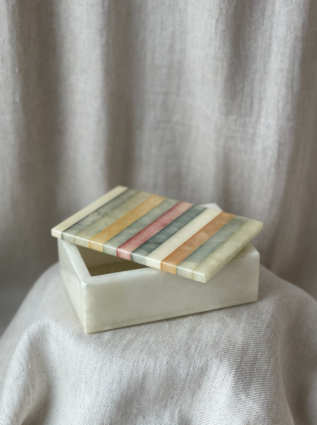 Striped marble soap dish