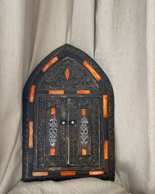 Wall mounted vintage decorative mirror with doors