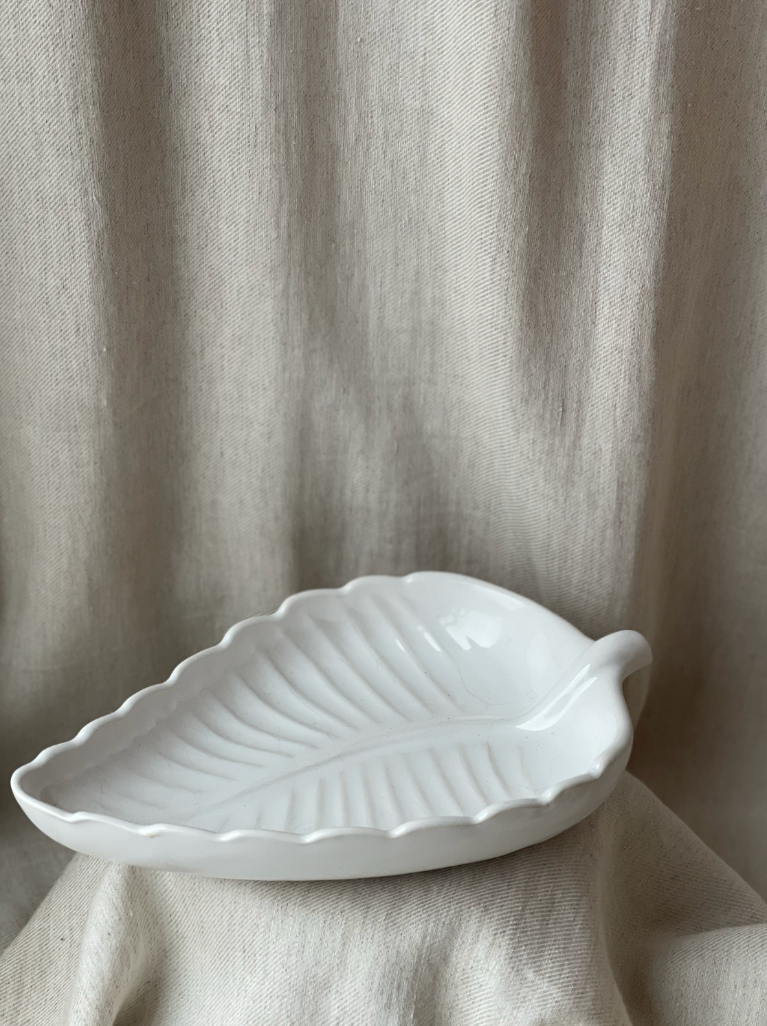 White leaf ceramic trinket holder